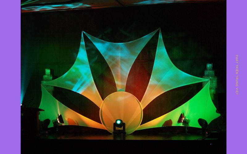 Trang trí sân khấu với phông nền bạt căng